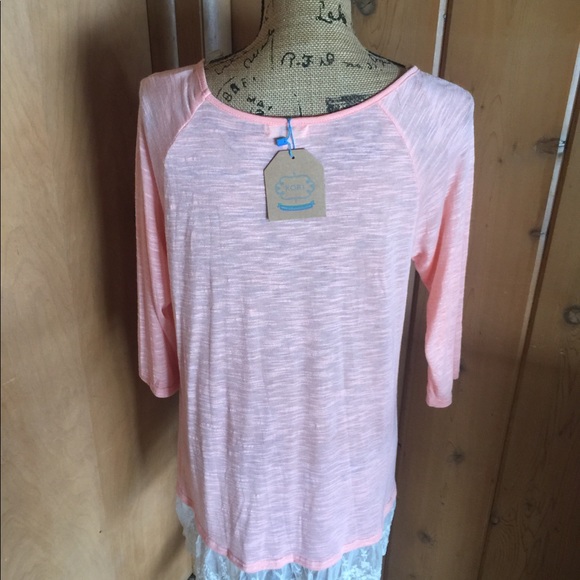 NWT Lace Trim Top - Picture 4 of 5